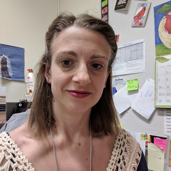 Meet your Posher, Stephanie - Picture 3 of 3